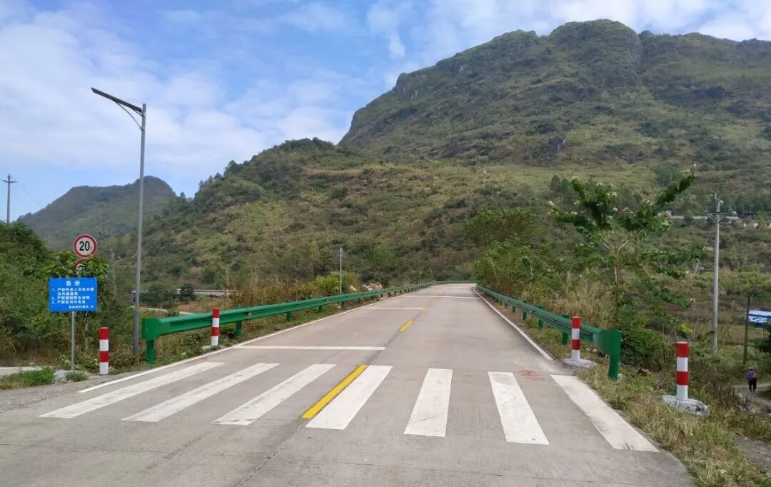 阳山主要做到五个"明确":一是明确县,乡镇政府农村公路建设责任.