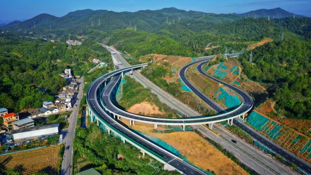 梅州东线是我省今年第5个建成通车高速公路项目.