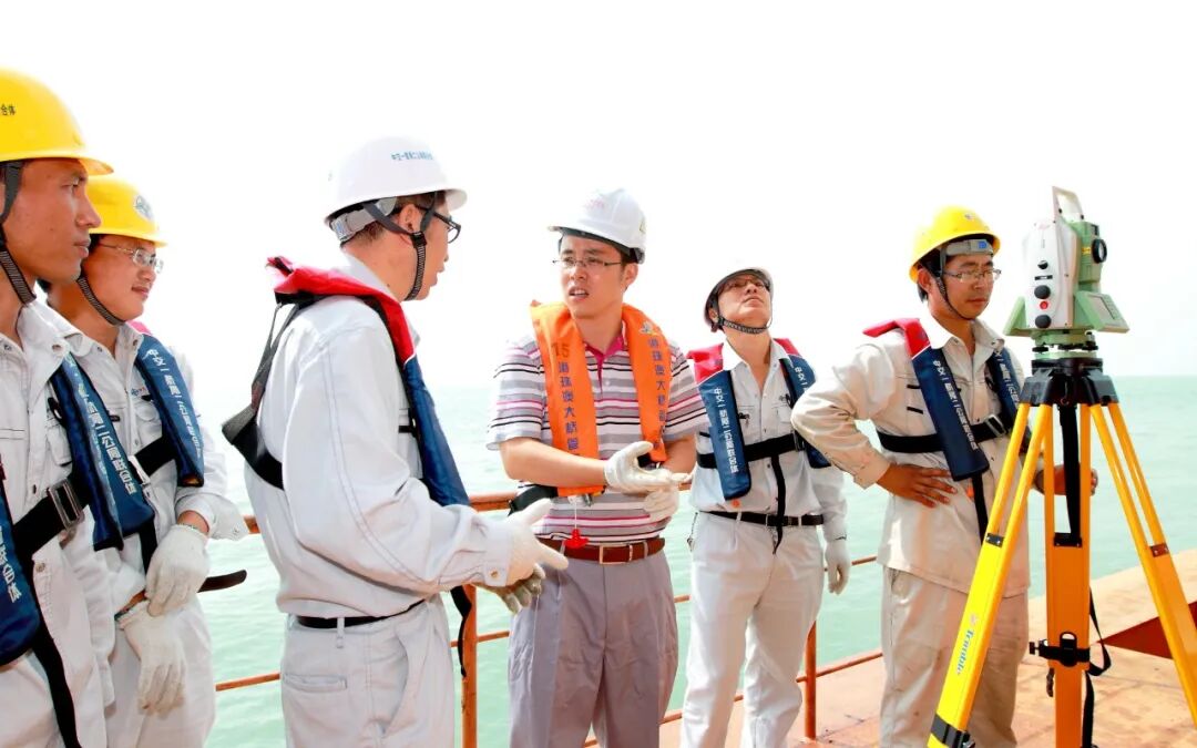 喜讯港珠澳大桥工程师景强获中国青年五四奖章