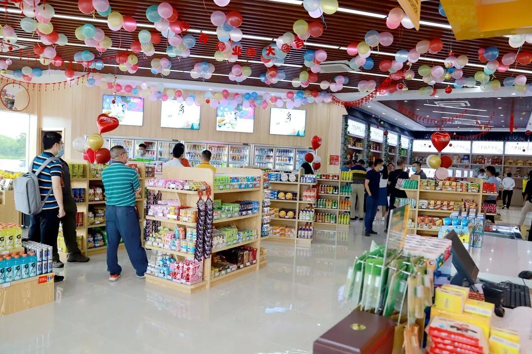 便民以后在高速公路服务区也能逛超市了