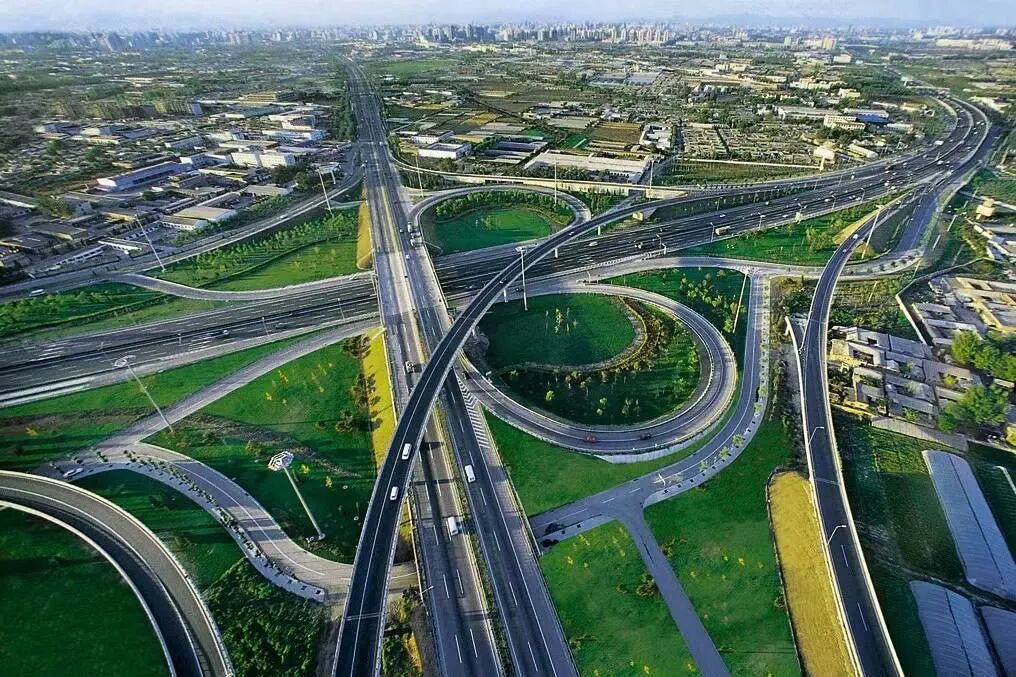 1993年9月建成通车的京津塘高速公路,是我国第一次运用世界银行贷款而