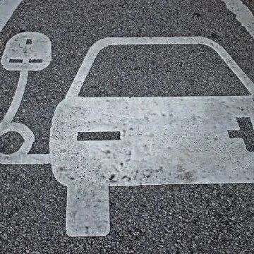 新能源汽车后续支持政策应该怎么变？