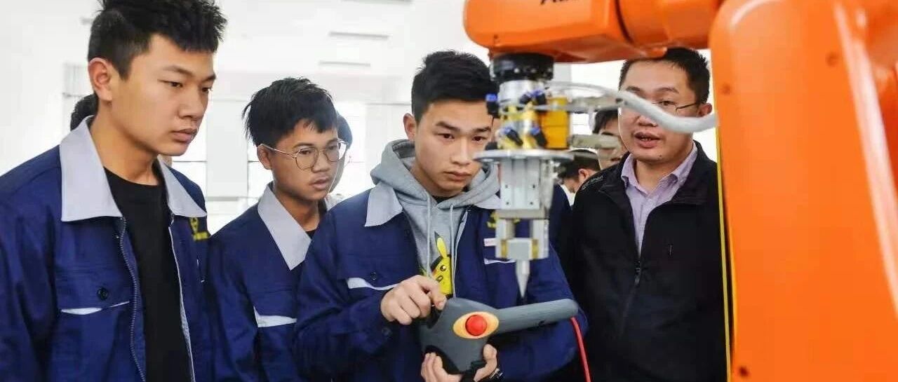 人才那些事儿 || 大二就被抢光光，这所大学给汽车技能人才培养带来啥启示？| 中国汽车报