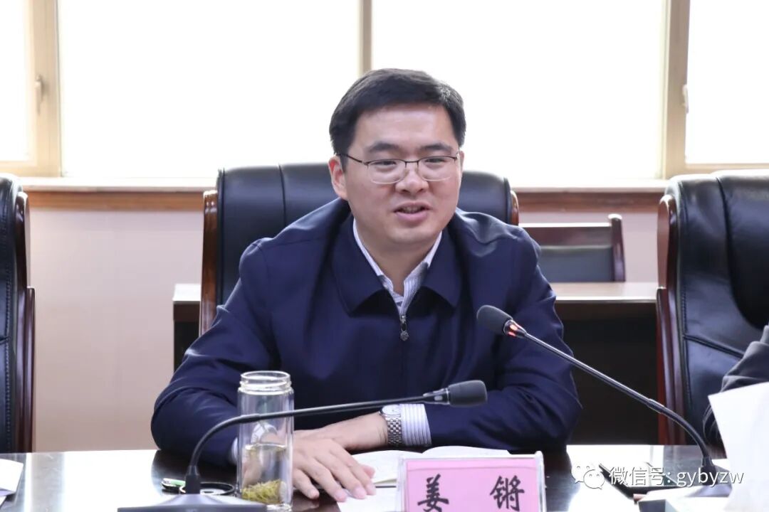 姜锵介绍了江阴市当前发展情况,他表示,白云区区位优