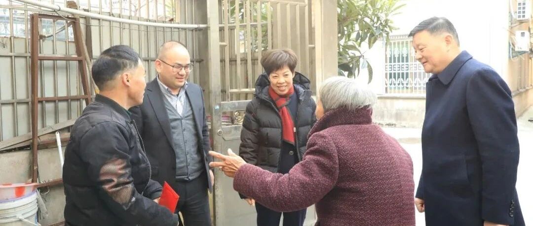 亨通慈善<em>基金</em>會榮譽理事長錢麗英新年走訪慰問困難職工