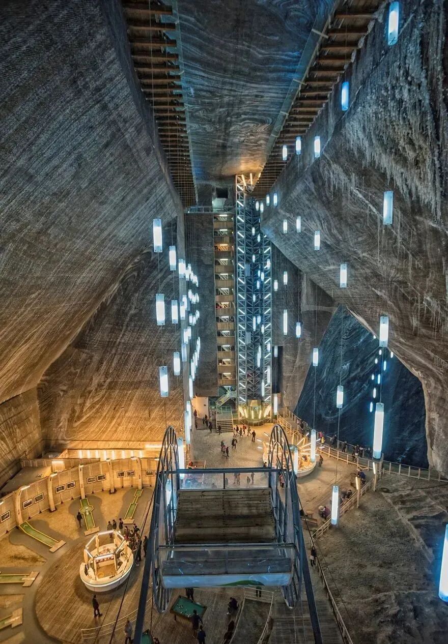 疯狂地下城未来人类城市生存空间狂想