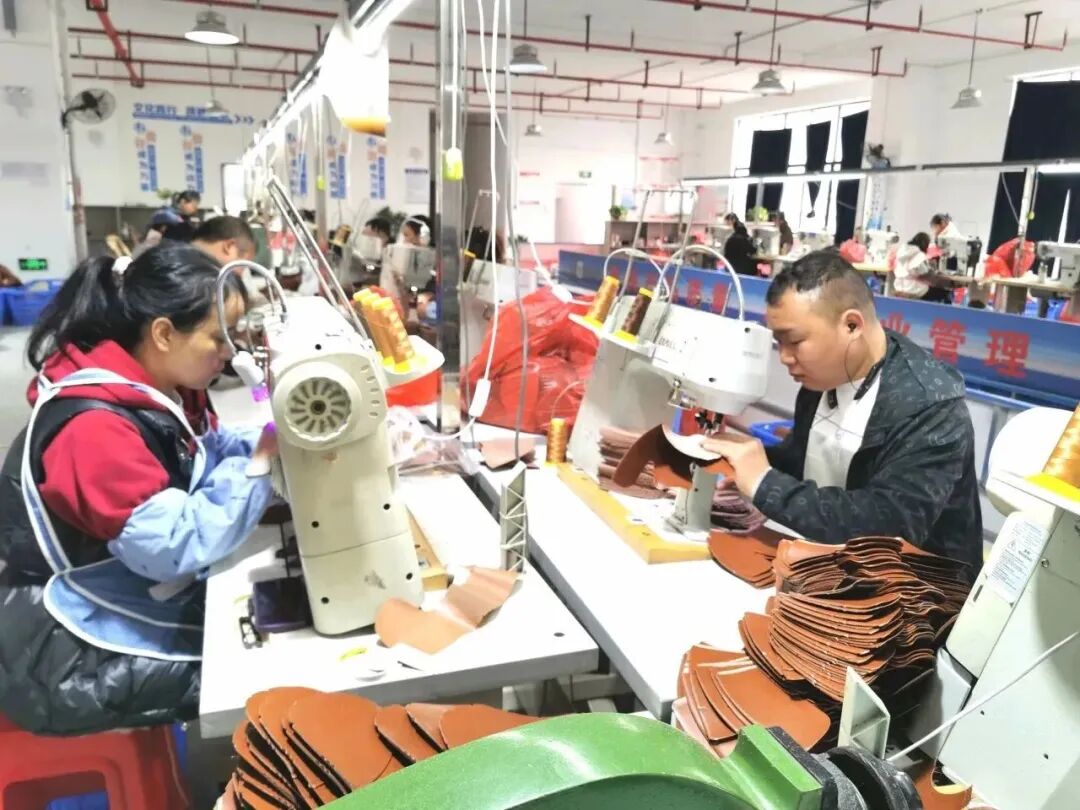 奋进的春天丨贵州鞋城赶订单忙生产