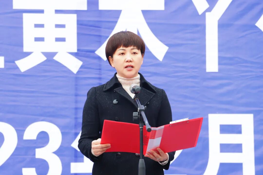 敖华向集中开工的重大项目表示祝贺,向长期关心支持德江经济社会发展