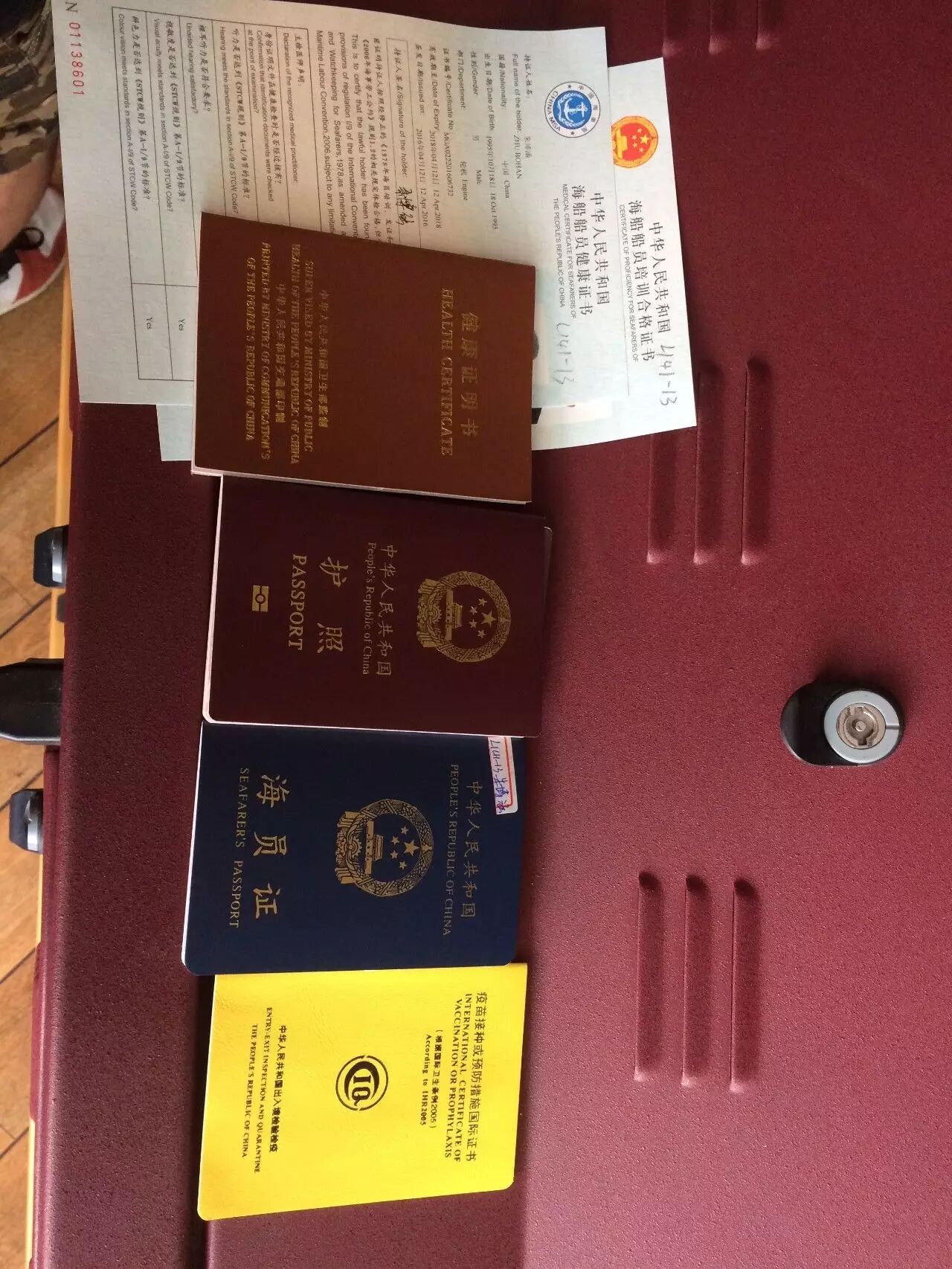 上来两年大学 拿到了海员四小证 那时候才发现大学没白读ahhhhhhhh