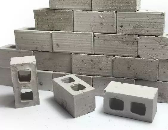 一块砖头，无所不能，如果只是拿来砌墙，就没意思了