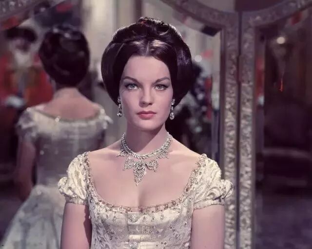 她是欧洲第一美人,真人版茜茜公主,却因错爱而落得最悲惨结局…_友友