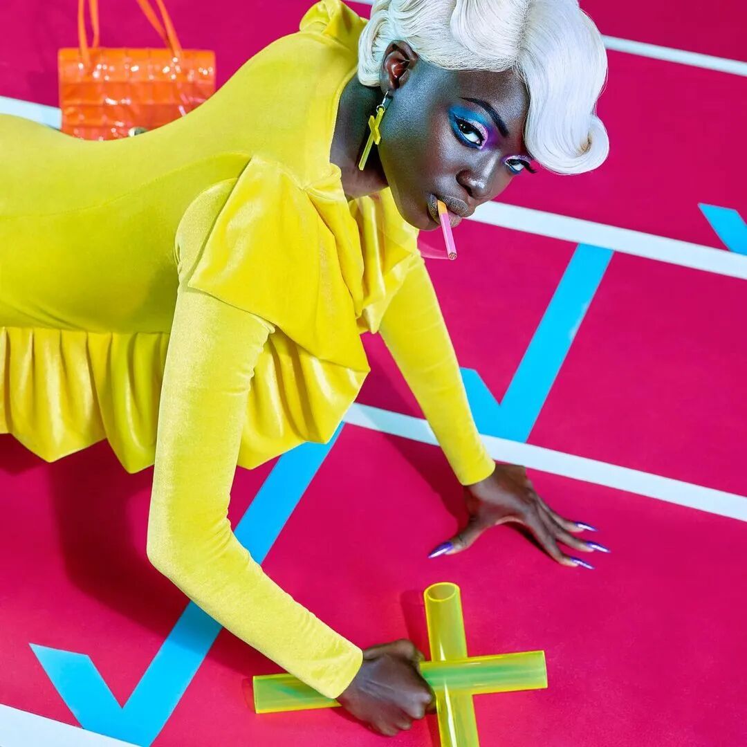 艺术与设计 - 法国病态美学摄影师,口味独特爱拍「非主流」