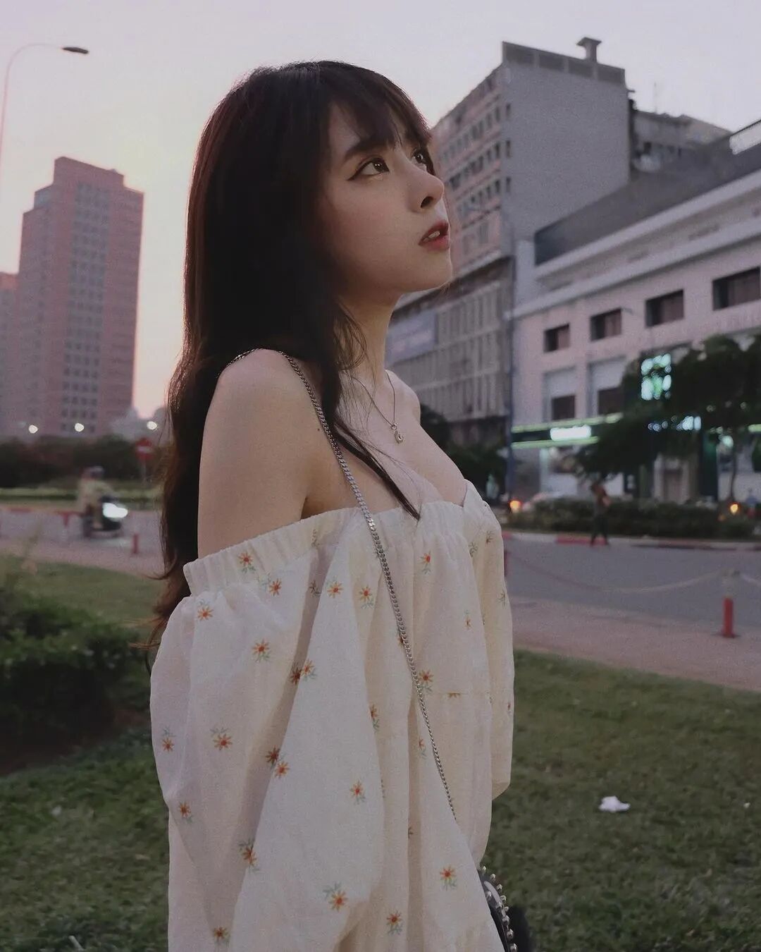 【美女】撑破牛仔裤的“人间水蜜桃”，初恋脸+极致腰臀比（组图） - 2