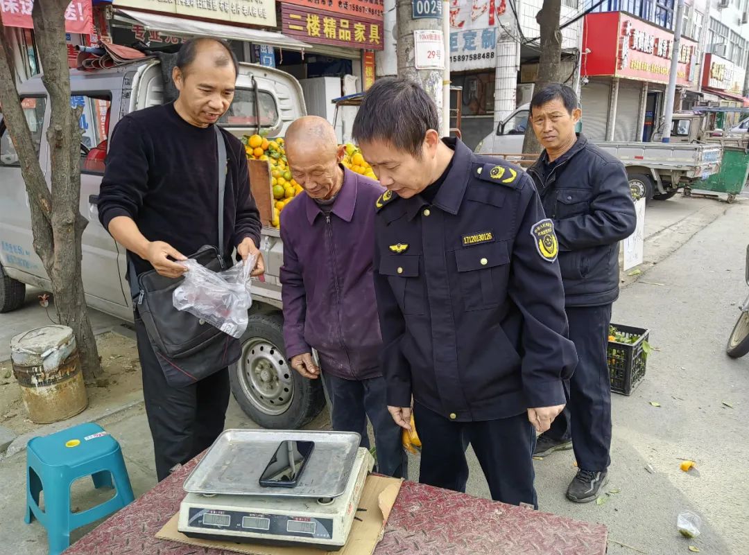 高城市场监管所开展“手机变砝码 计量惠民生”活动