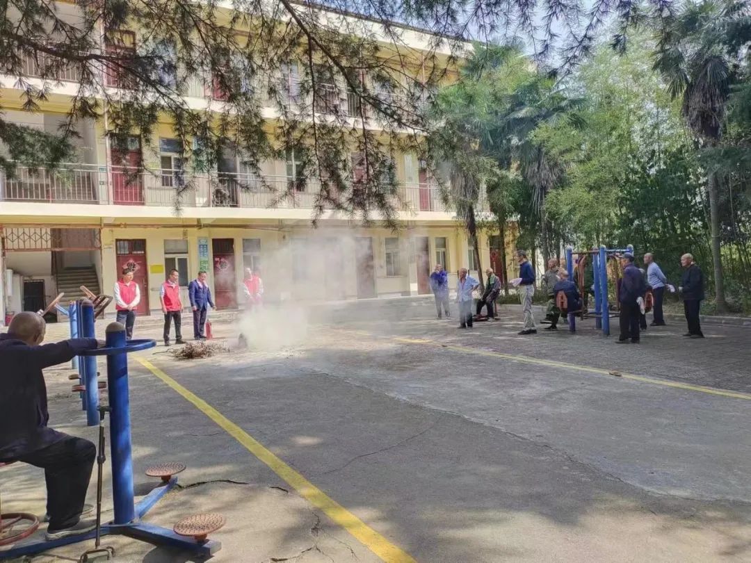 重阳秋色暖   敬老情更浓重阳节,志愿者活动,敬老爱老,老人福利院,消防知识讲座