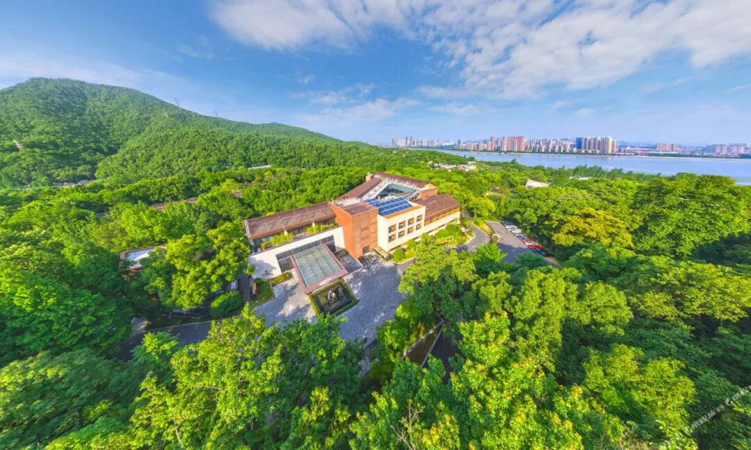 塞尔维亚免签暂无忧，飞猪暑期机票立减100元及多城不加价酒店