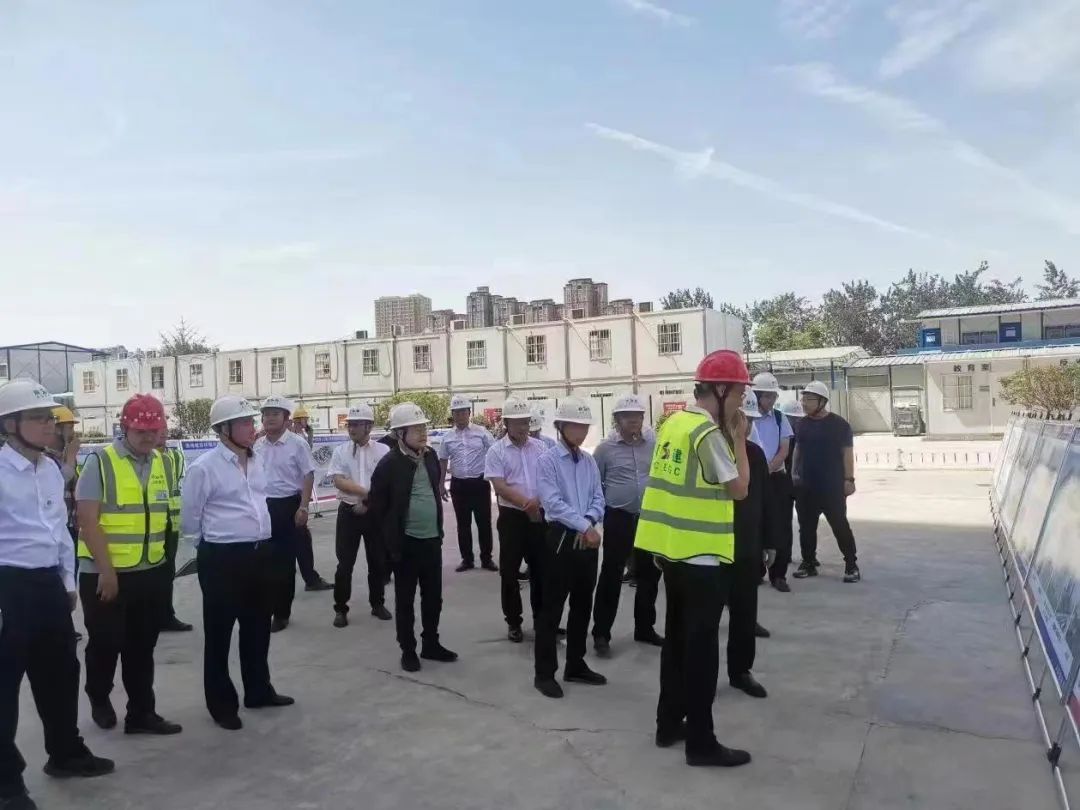 省国资委领导到我司承建的沣采苑项目督导检查安全生产工作(图1) 省国资委领导到我司承建的沣采苑项目督导检查安全生产工作(图1)