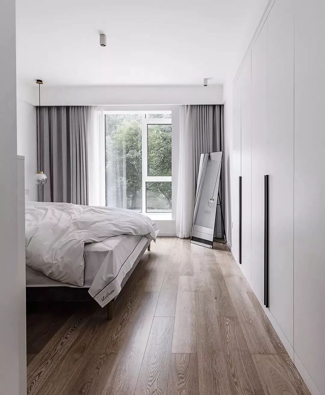 110㎡现代简约三室 一扇大玻璃窗成亮点