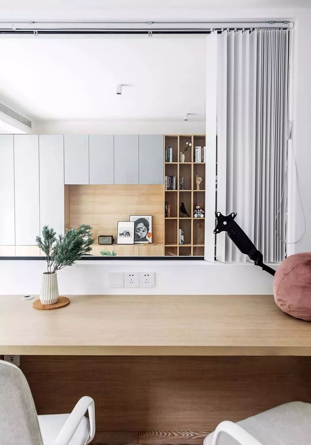 110㎡现代简约三室 一扇大玻璃窗成亮点