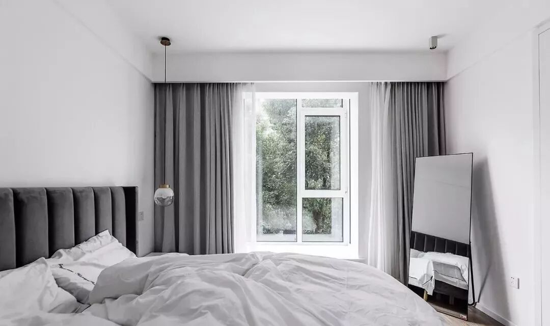 110㎡现代简约三室 一扇大玻璃窗成亮点