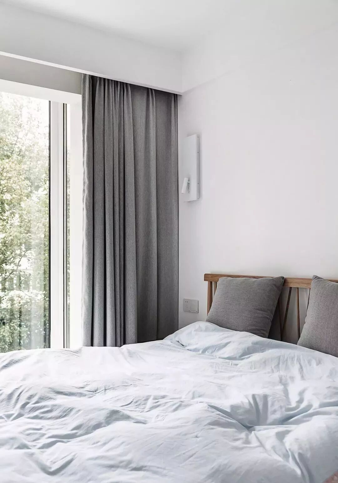 110㎡现代简约三室 一扇大玻璃窗成亮点