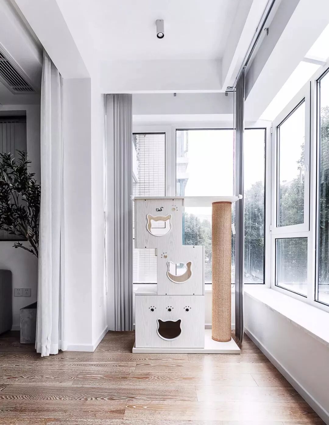 110㎡现代简约三室 一扇大玻璃窗成亮点