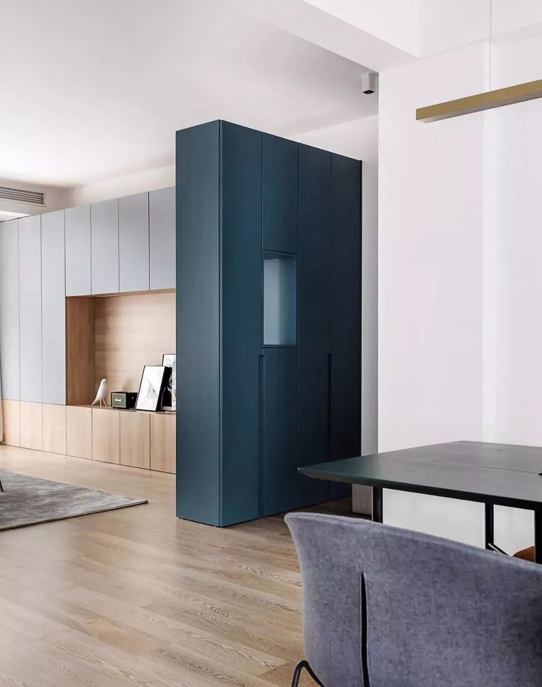 110㎡现代简约三室 一扇大玻璃窗成亮点