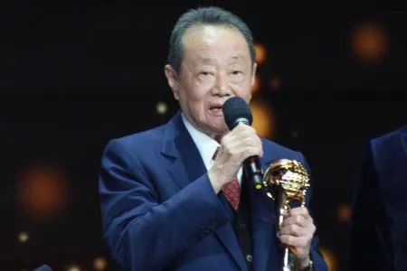 2012年CCTV中国经济年度人物颁奖典礼-终身成就大奖:郭鹤年| Kita We 我們