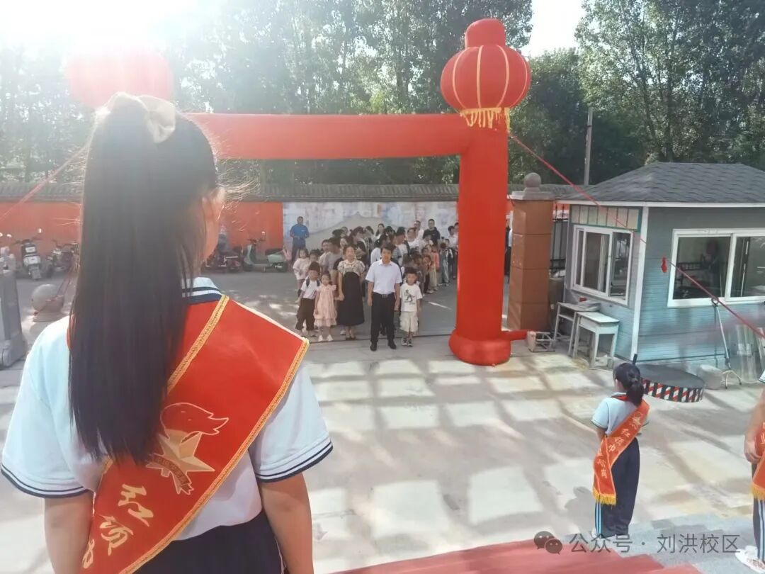 相遇刘洪绽放美好蒙阴一小刘(图2)