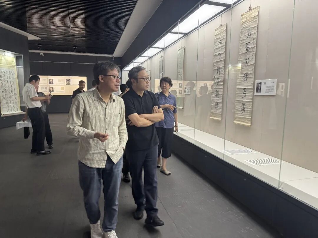 “江载弦歌——从武汉到乐山的人文画卷与精神图景”文献艺术展在四川乐山市开幕，展期至9月15日