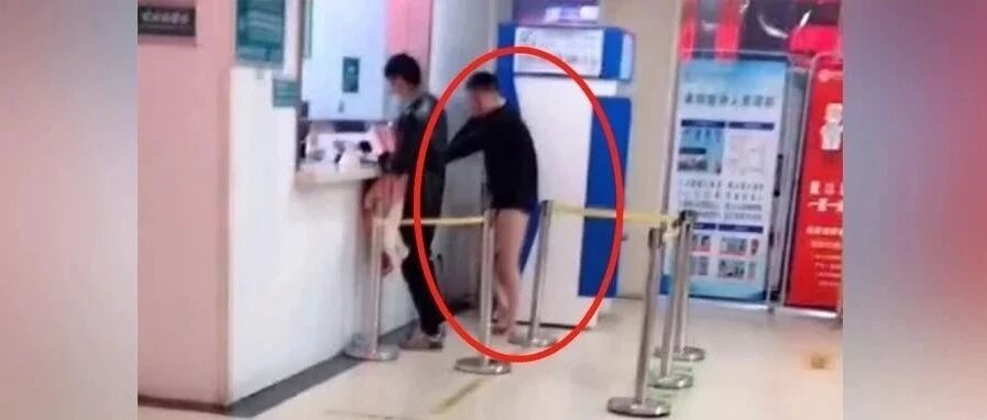 凌晨，他光腿赤脚冲进医院……