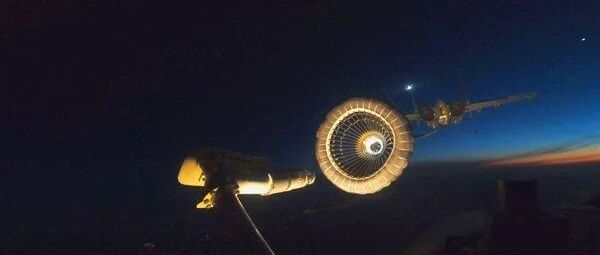 歼15舰载机喜提新技能，郭志坚：咱越有劲，就越有力量应对别人的任性