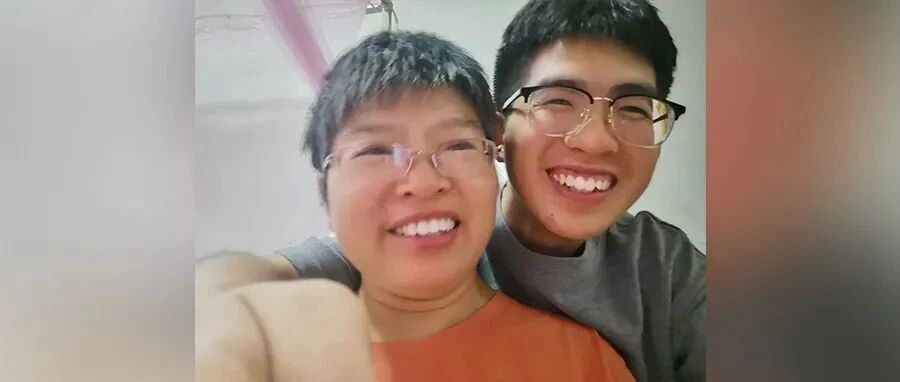 这对母子的2021，看哭无数网友