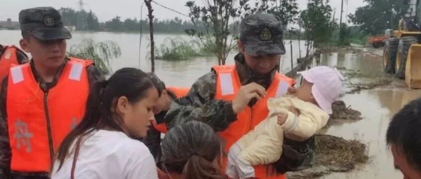 这个对视，好暖！