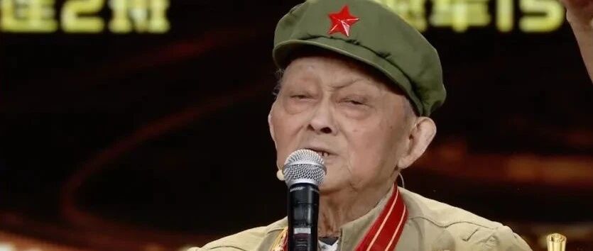 目睹黄继光牺牲，他在敌人尸体上找武器歼敌！