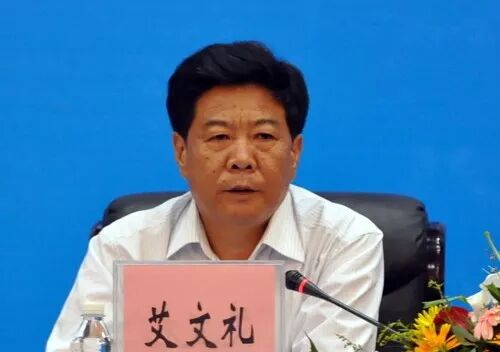 不到一个月两名中管干部接连投案自首 说明什么？