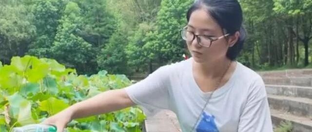 主播说联播 | 高分考生报北大考古专业让网友吵翻，海霞：重点不在选专业本身……