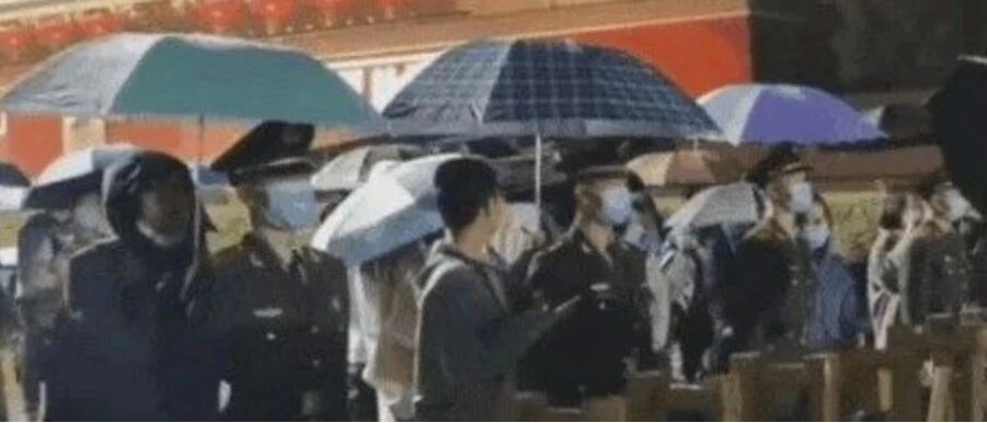 今天的天安门广场，这一幕刷屏!