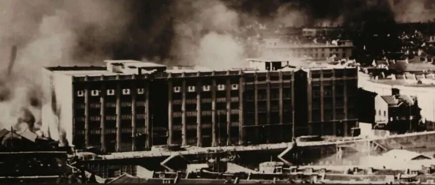 比《八佰》更惨烈的，是这段真实历史……