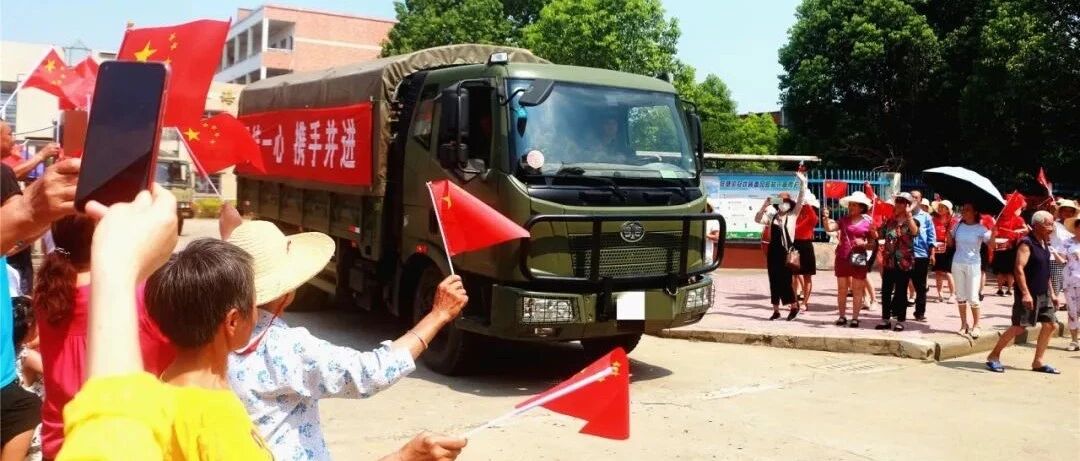 抗洪战士本想悄悄地撤离，没想到……