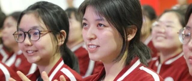 2021高校大一新生身份曝光，4064人中1033是复读生，太夸张了