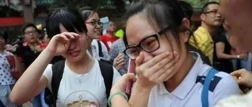 突发! 高考生撕毁同考场2人答题卡, 招办回应! 比高考难一万倍的, 是“人性”