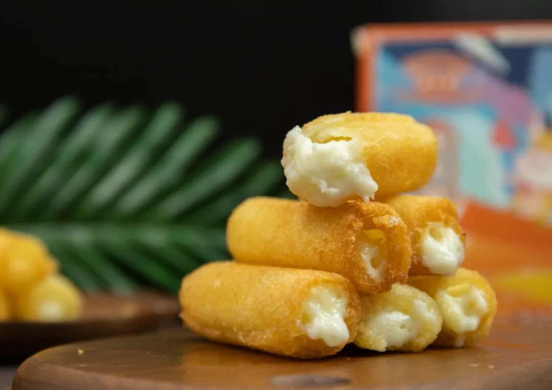 而正宗的顺德炸牛奶就不一样了!直接在口感上碾压对手.