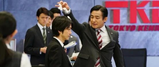 员工被搧耳光过后，是隐忍还是加倍奉还？