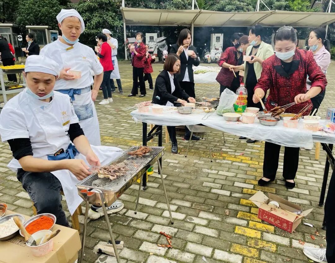 莲花湖酒店员工烧烤活动，快乐落幕！