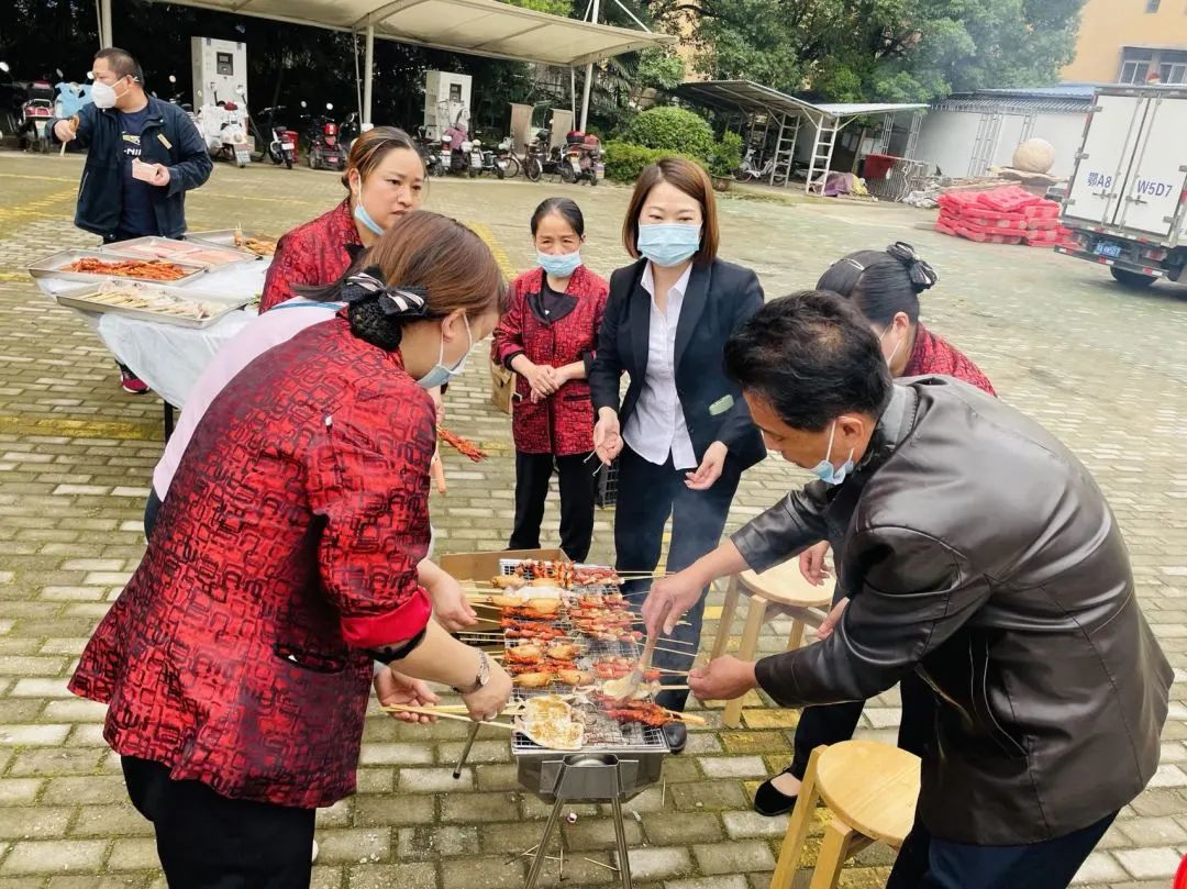 莲花湖酒店员工烧烤活动，快乐落幕！