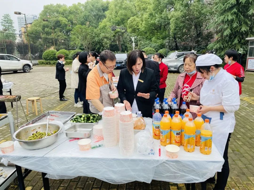 莲花湖酒店员工烧烤活动，快乐落幕！