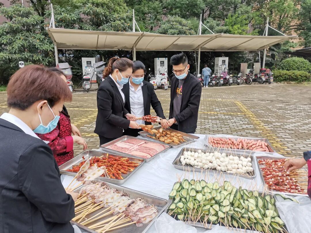 莲花湖酒店员工烧烤活动，快乐落幕！