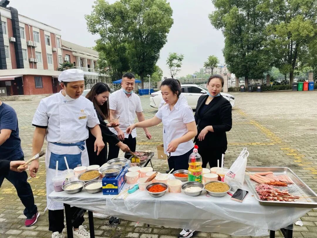 莲花湖酒店员工烧烤活动，快乐落幕！