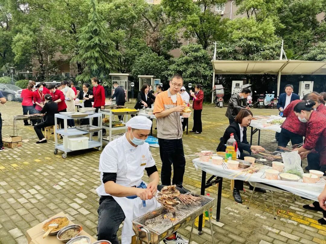 莲花湖酒店员工烧烤活动，快乐落幕！